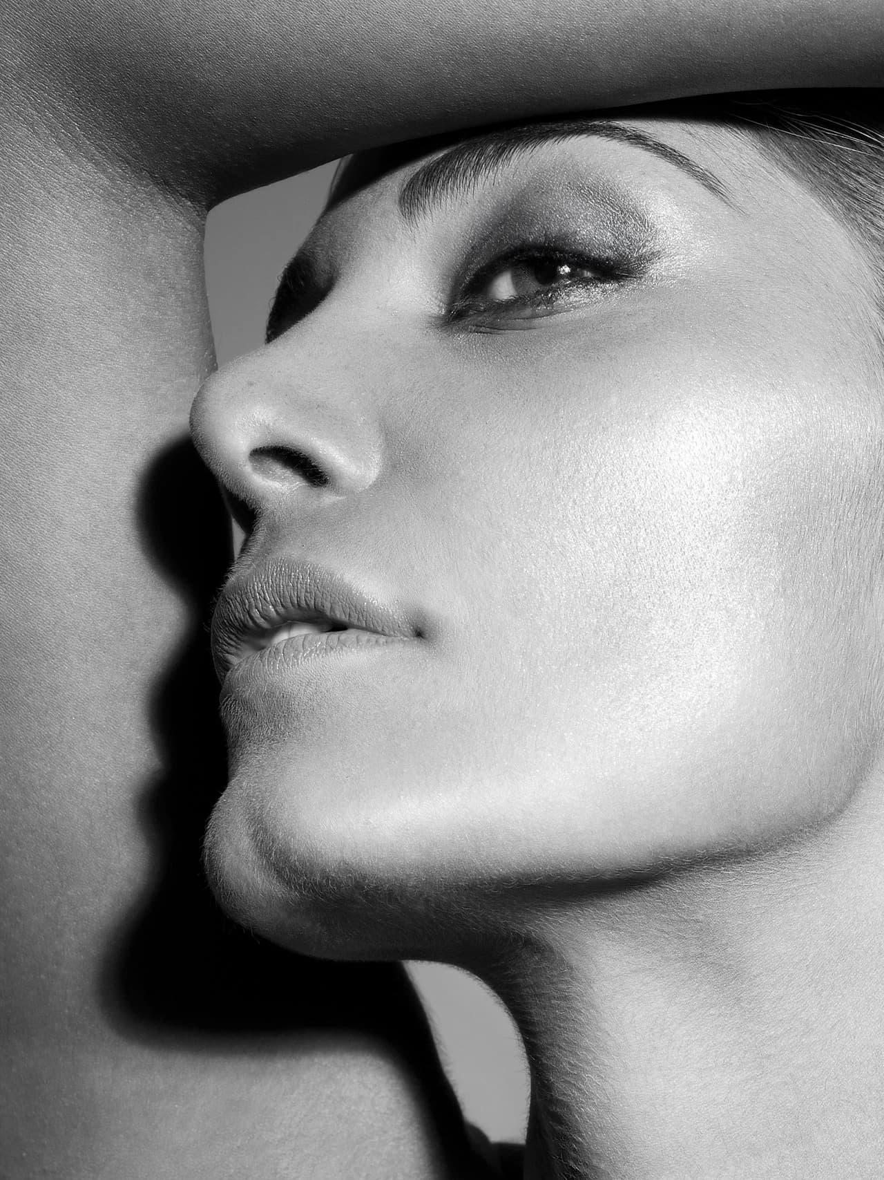 Beautyaufnahme mit grafischem Licht