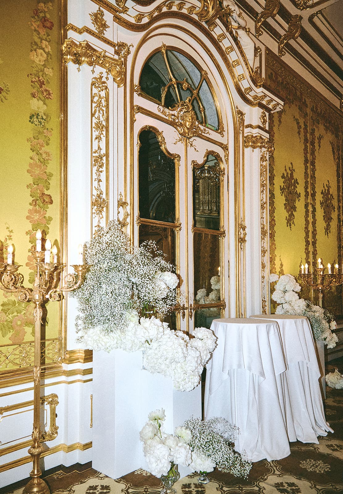 Marco & Laura · Palais Coburg, Wien, Österreich · Hochzeitsfotografie von Marina Danilova