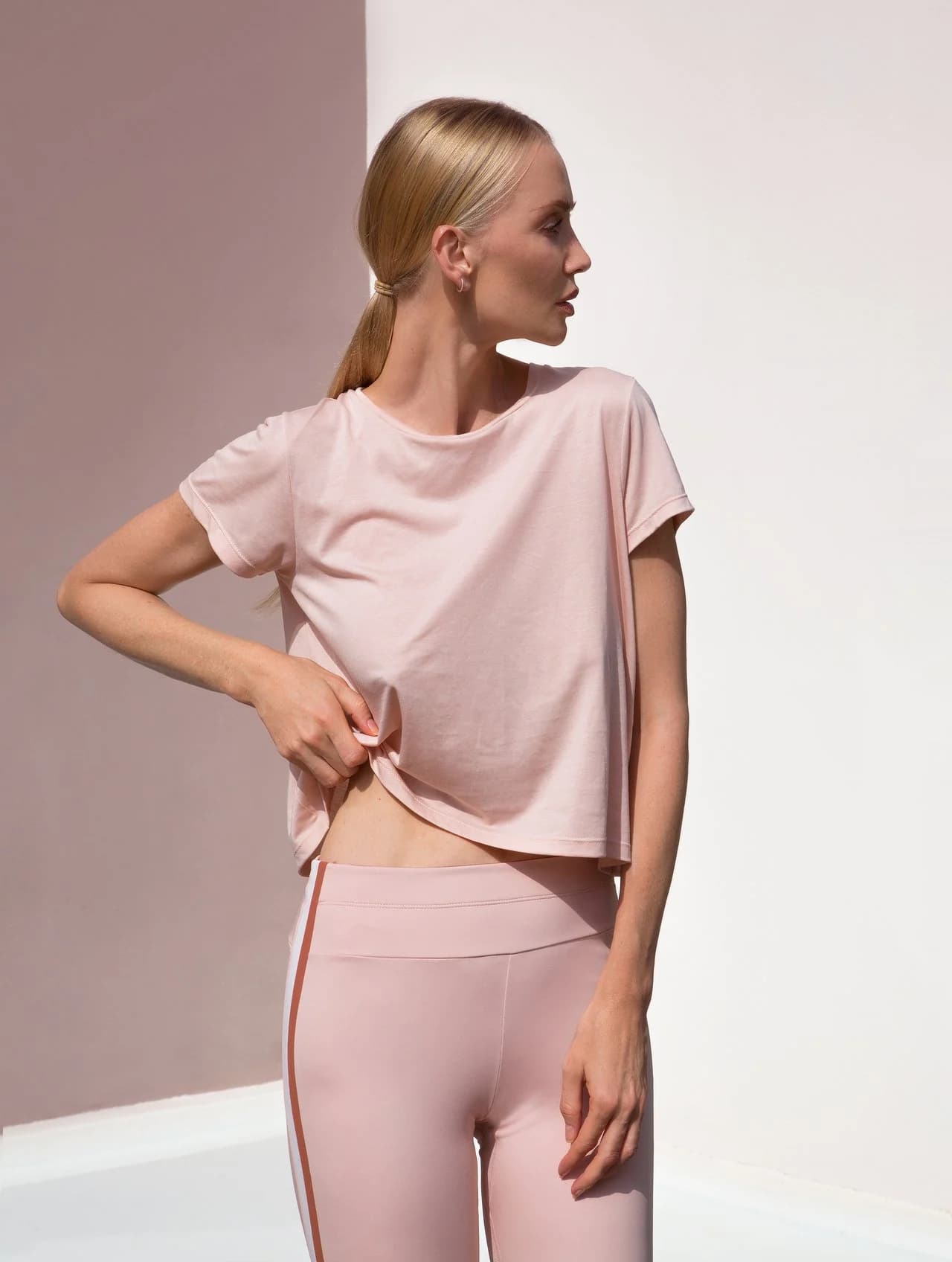 Vaara Activewear in natürlicher Umgebung